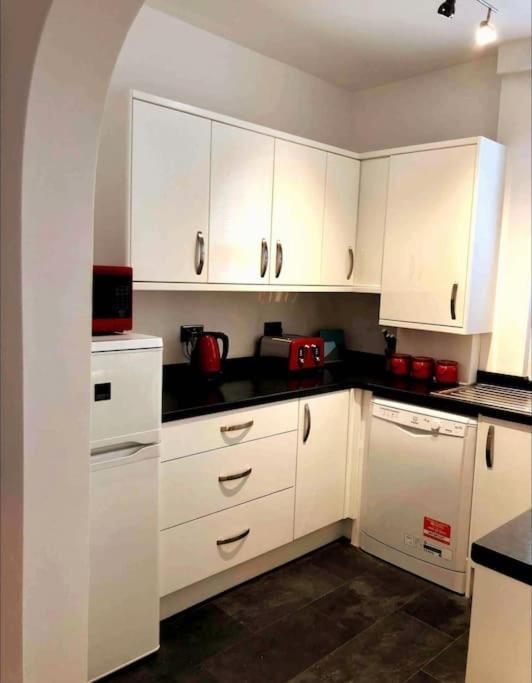 ليثام سانت أنيه Sunny Seaside Beach House Lytham Centre Sleeps 8 المظهر الخارجي الصورة