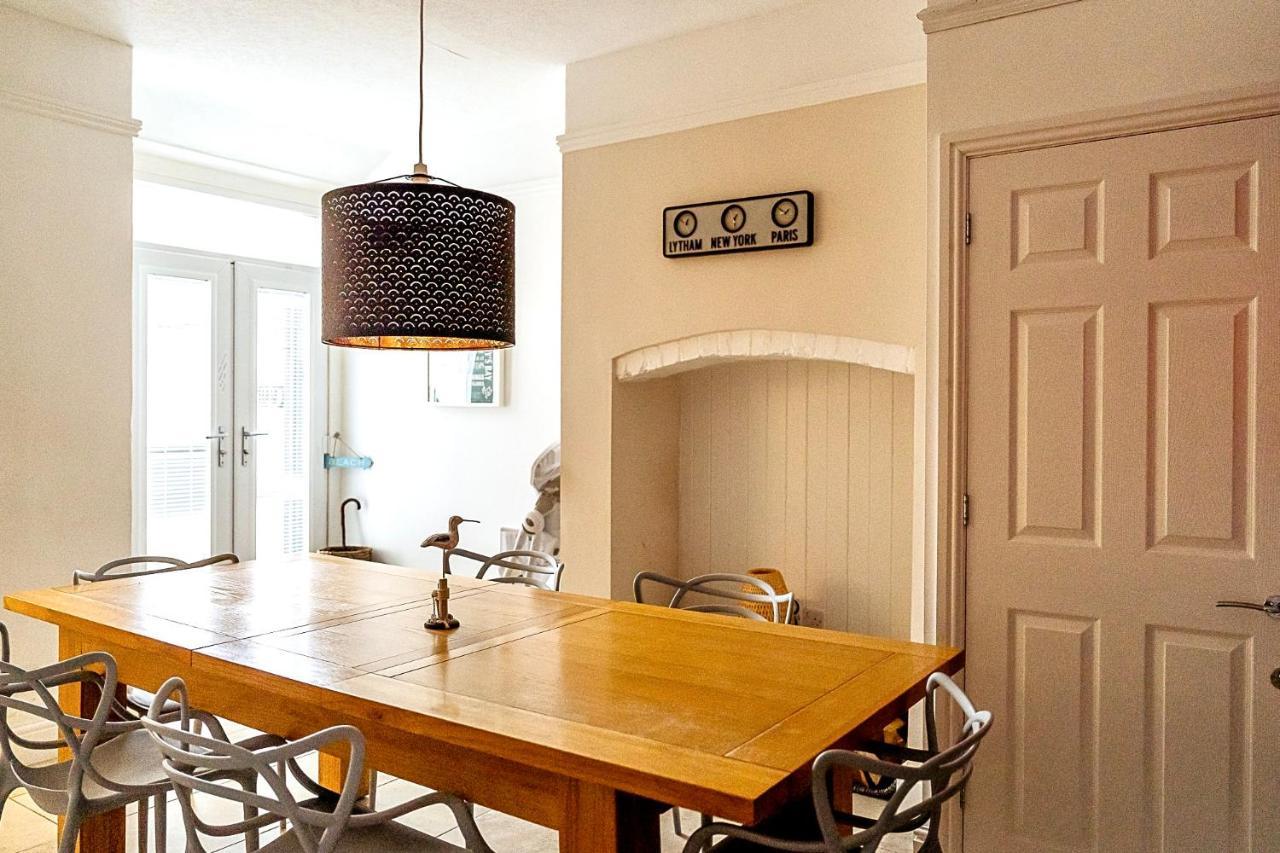 ليثام سانت أنيه Sunny Seaside Beach House Lytham Centre Sleeps 8 المظهر الخارجي الصورة